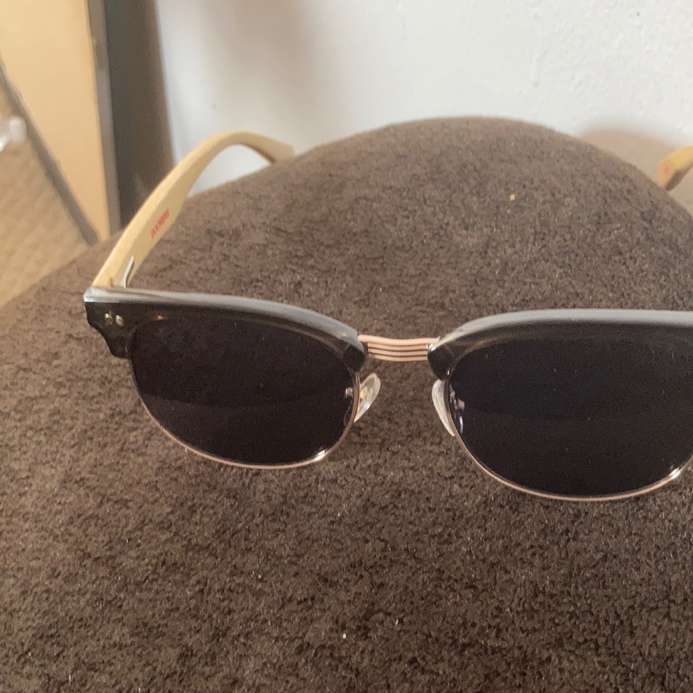Men’s dockers sun glasses great shape